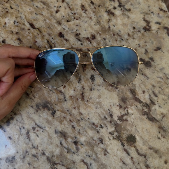 Ray Ban  Aviator Classic Large Metal Sunglasses *Barely Worn - Picture 2 of 9